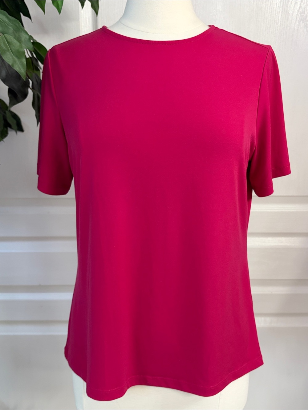 👚Susan Graver Essentials Liquid Knit Short Sleeve Top ~ Intense Pink